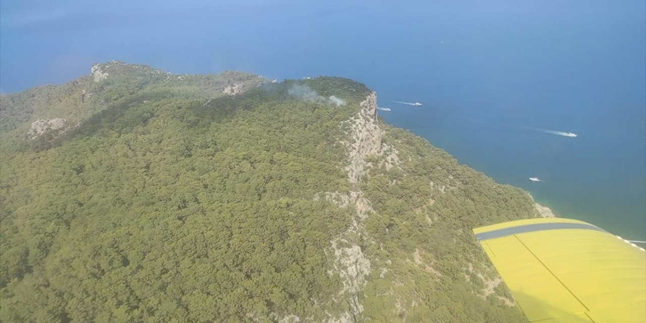 Kemer'de Yıldırımın Neden Olduğu Orman Yangınları Kontrol Altına Alındı