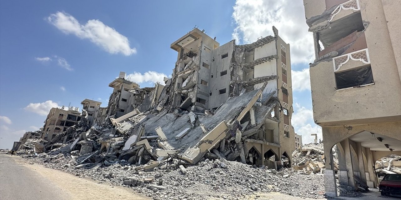 İsrail'in Bombaladığı Evin Enkazında 11 Filistinlinin Cesedine Ulaşıldı