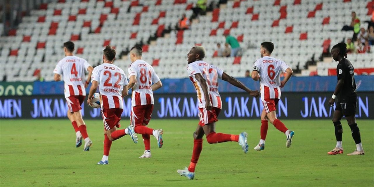 Antalyaspor, Konuk Ettiği Atakaş Hatayspor'u 3-2 Yendi
