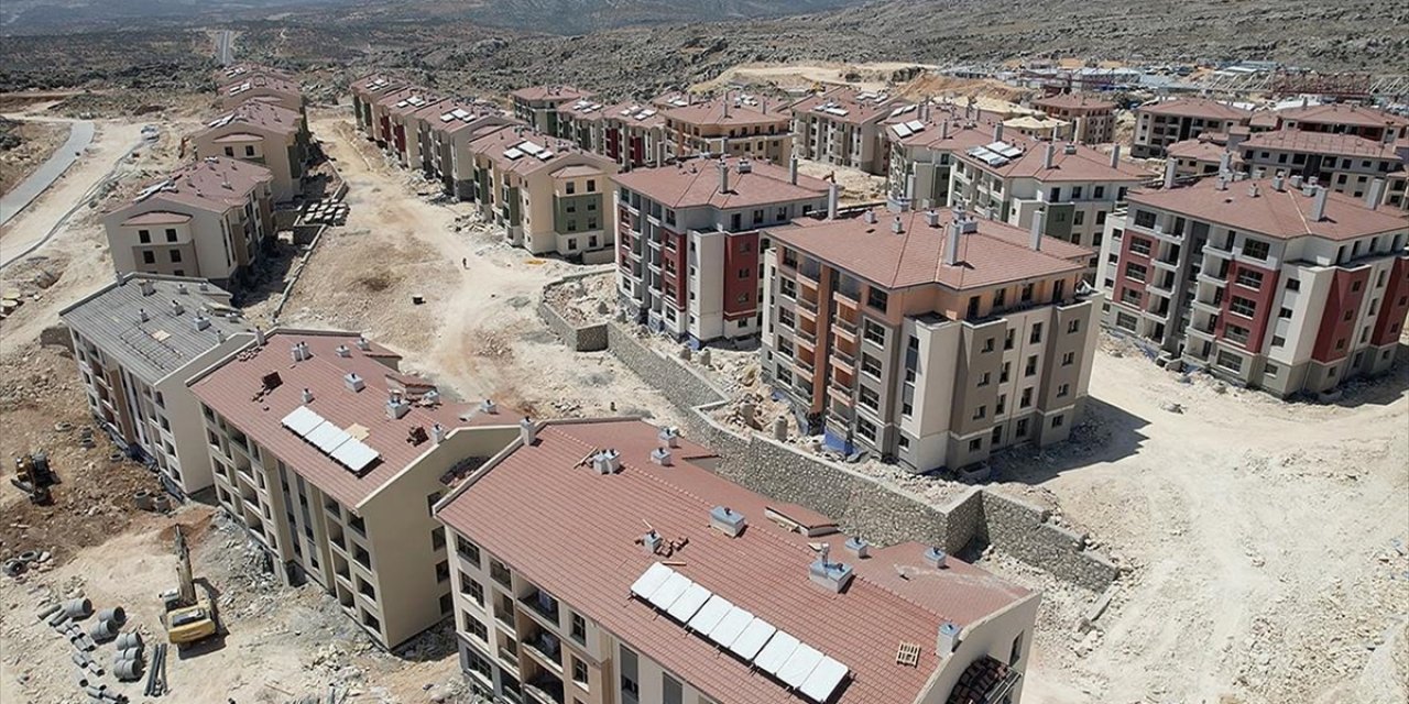 Depremin Etkilediği Besni'de Kalıcı Konutların Yapımı Sürüyor