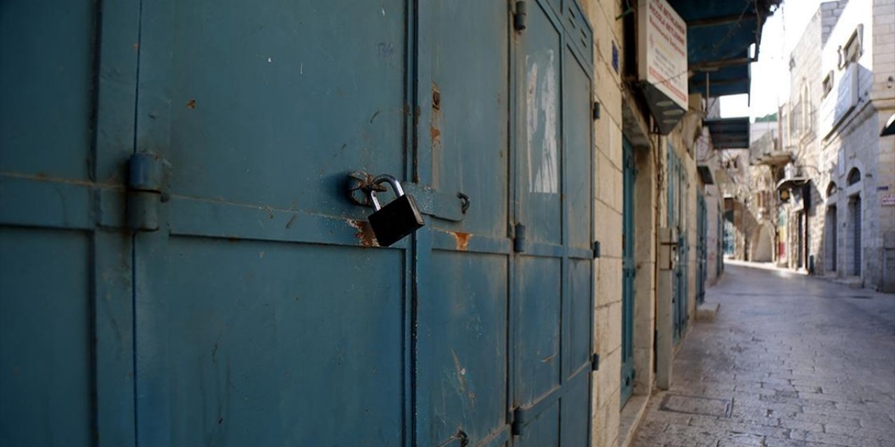 Batı Şeria'da Filistinliler İsrail Şiddetini Protesto Etmek İçin Greve Gitti