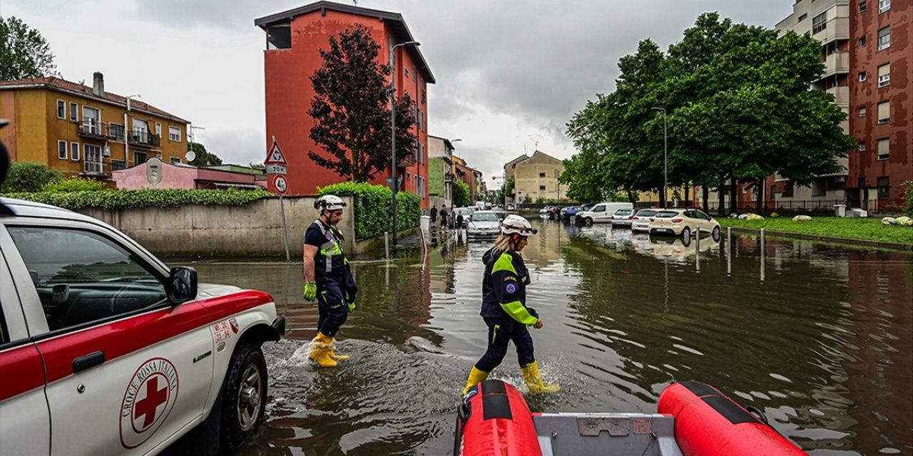 İtalya'da Yoğun Yağışın Yol Açtığı Sel Ve Toprak Kaymasında 2 Kişi Kayboldu