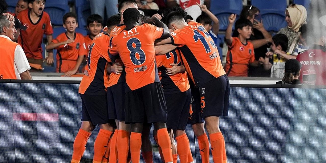 Başakşehir, Uefa Konferans Ligi Play-off Turunda Adını Lig Aşamasına Yazdırdı