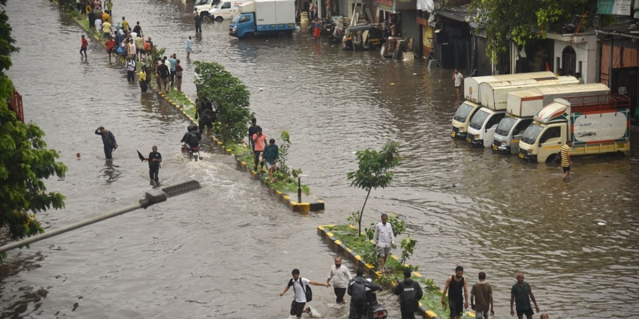 Hindistan'ın Batısındaki Şiddetli Yağışlarda Ölü Sayısı 28'e Çıktı