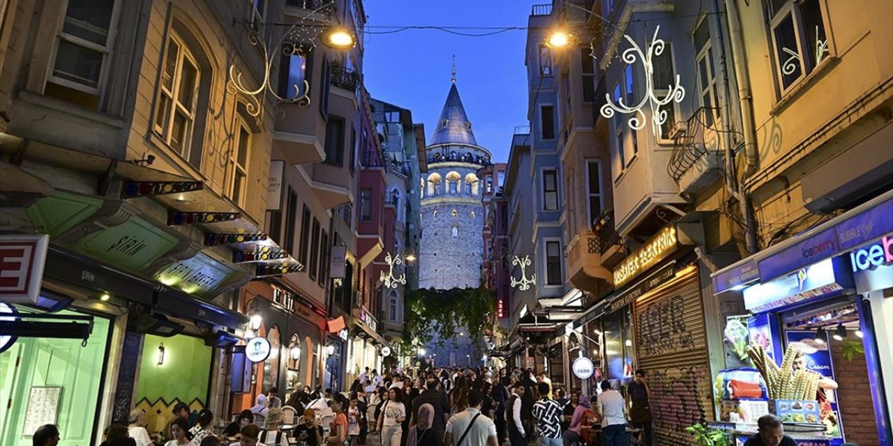 İstanbul'un Tarihi Simgelerinden Galata Kulesi FPV Dronla Görüntülendi