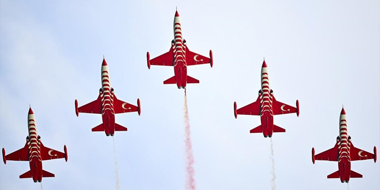 Türk Yıldızları, Mogan Gölü Üzerinde Prova Uçuşu Gerçekleştirdi