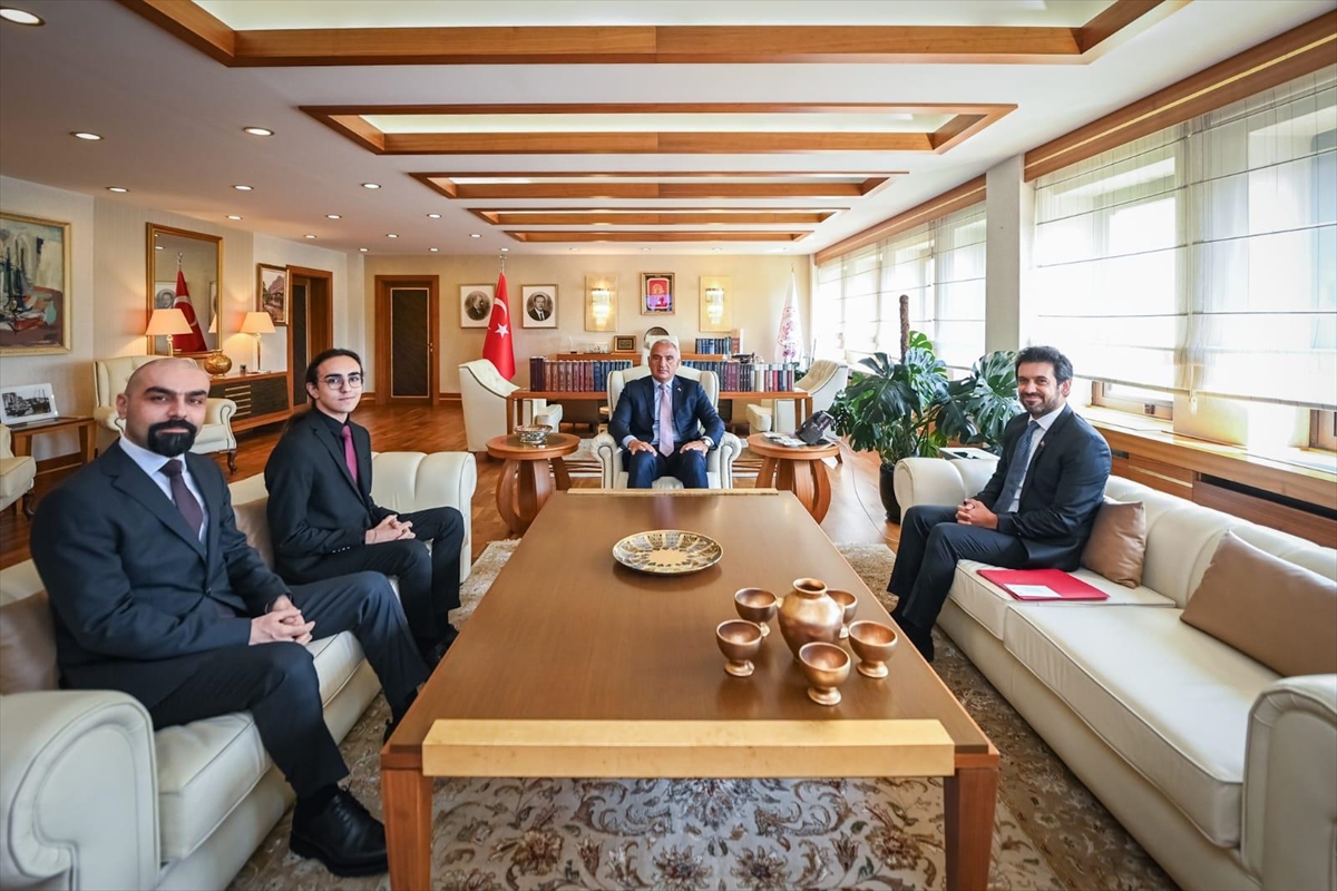 Kültür Ve Turizm Bakanı Ersoy, Genç Piyanist Eren Düzenli'yi Kabul Etti