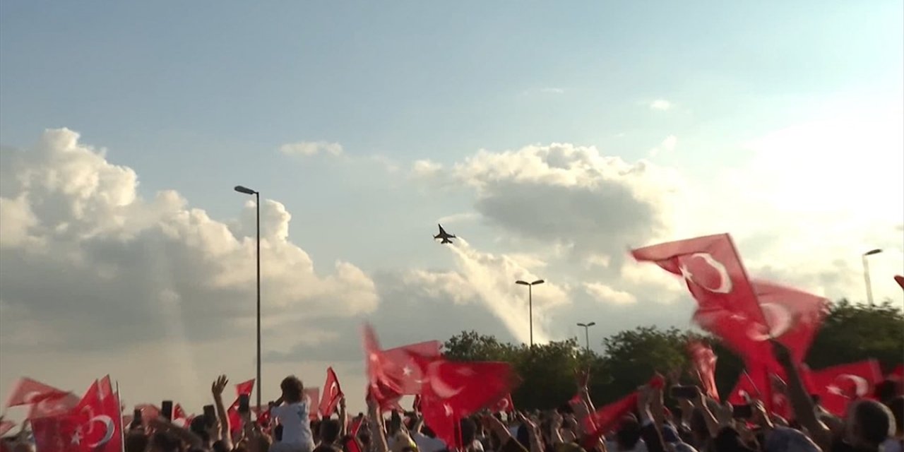 Büyük Zafer'in 102. Yılında İstanbul'da Gösteri Uçuşu Gerçekleştirdi