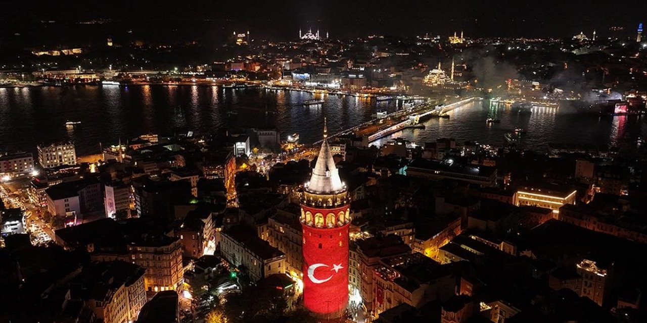 İstanbul'da Tarihi Mekanlara "30 Ağustos Zafer Bayramı" Işıklandırması