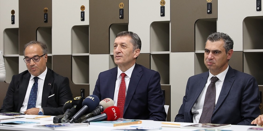 Bakan Selçuk Yeni Tasarım Öğretmenler Odasını Tanıttı