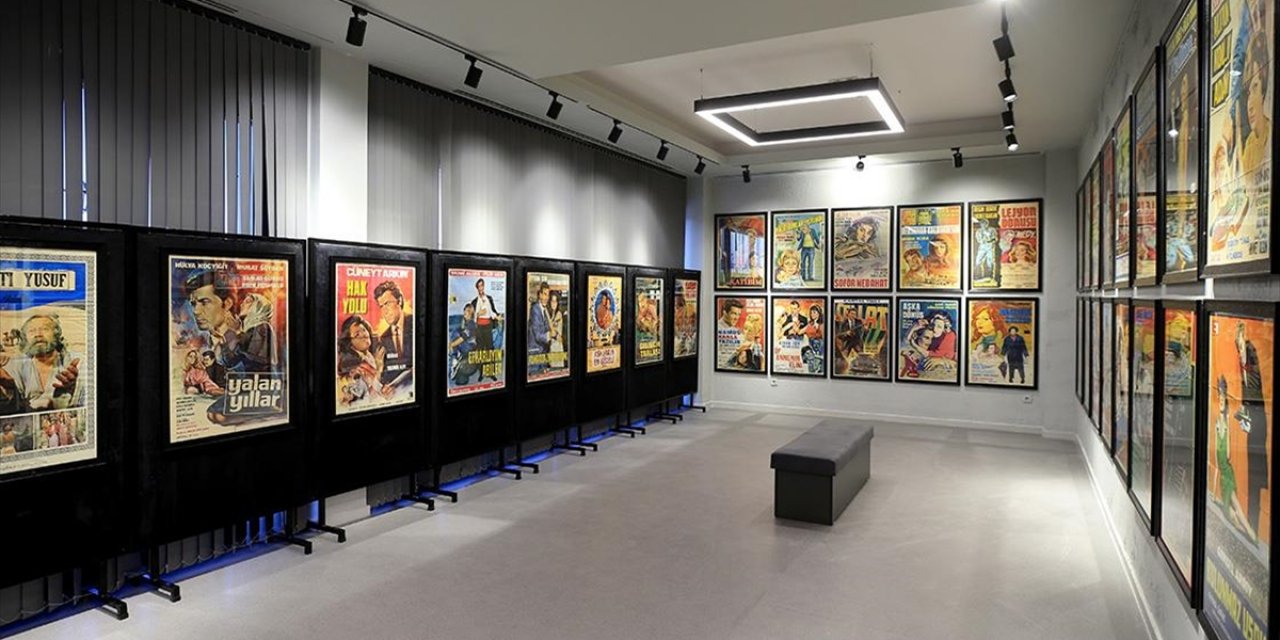 Milyonlarca Kişiyi Beyaz Perdede Buluşturan Yeşilçam Film Afişleri Koleksiyon Oldu