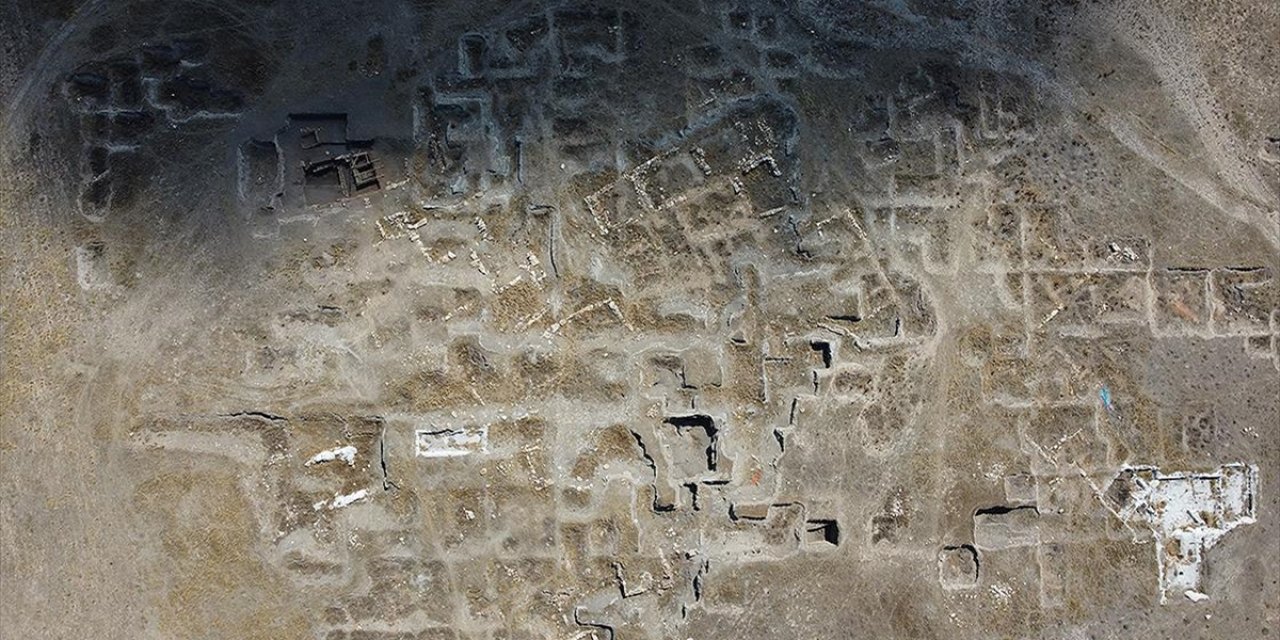 Küllüoba'daki 5 Bin 200 Yıllık Yapıların Üzerlerinin Kapatıldığı Ortaya Çıktı