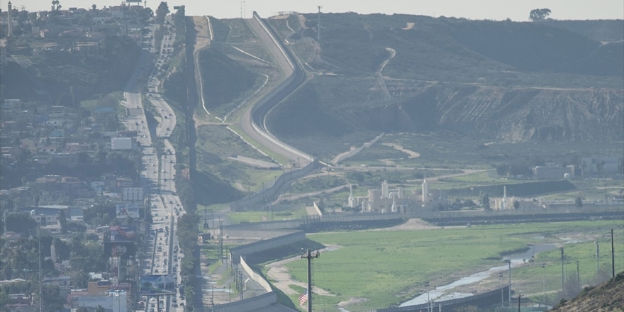 Pentagon'dan Trump'ın Meksika Duvarına Bütçe Desteği