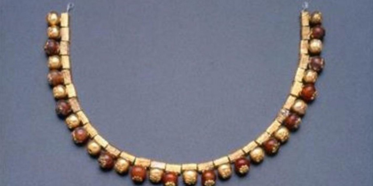 ABD Müzesinde Sergilenen 2500 Yıllık Altın Kolye Türk Yetkililere İade Edildi