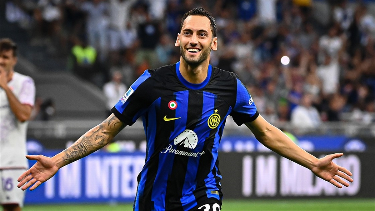 Hakan Çalhanoğlu Altın Top'a aday gösterildi