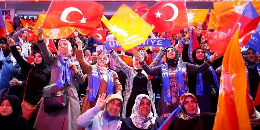 AK Parti'nin Üye Sayısı 1 Yılda 800 Bin Azaldı