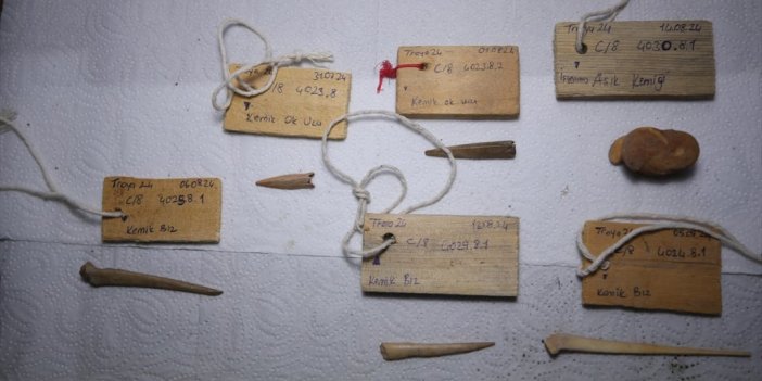 Troya Antik Kenti'nde 3 Bin 500 Yıllık Ok Ucu Ve Aşık Kemiği Bulundu