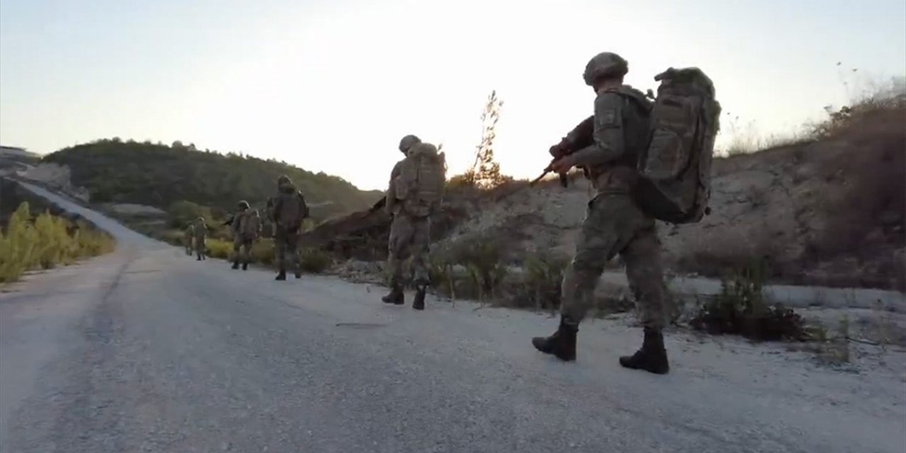 Yasa Dışı Yollarla Sınırlardan Geçmeye Çalışan 3'ü Terörist 7 Kişi Yakalandı