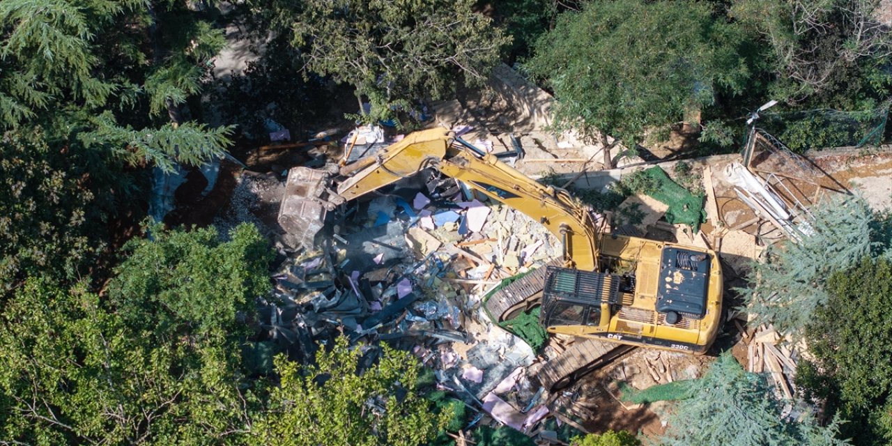 Vaniköy'de İzinsiz İnşaattaki Ruhsatsız ve Kaçak Yapıların Yıkımı Tamamlandı