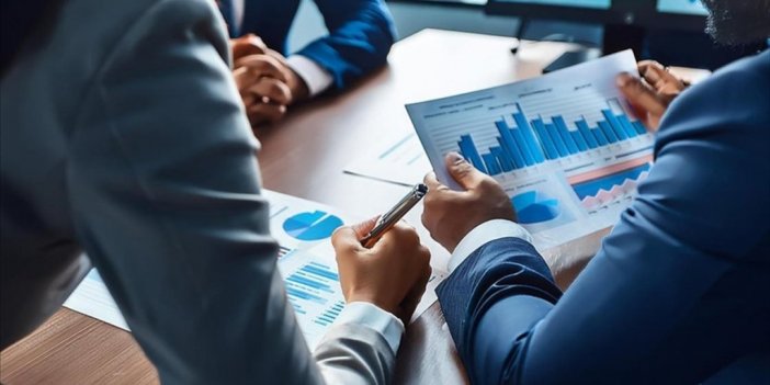 Uzmanlar, Fitch'in Türkiye'nin Kredi Notunu Yükseltmesini Değerlendirdi