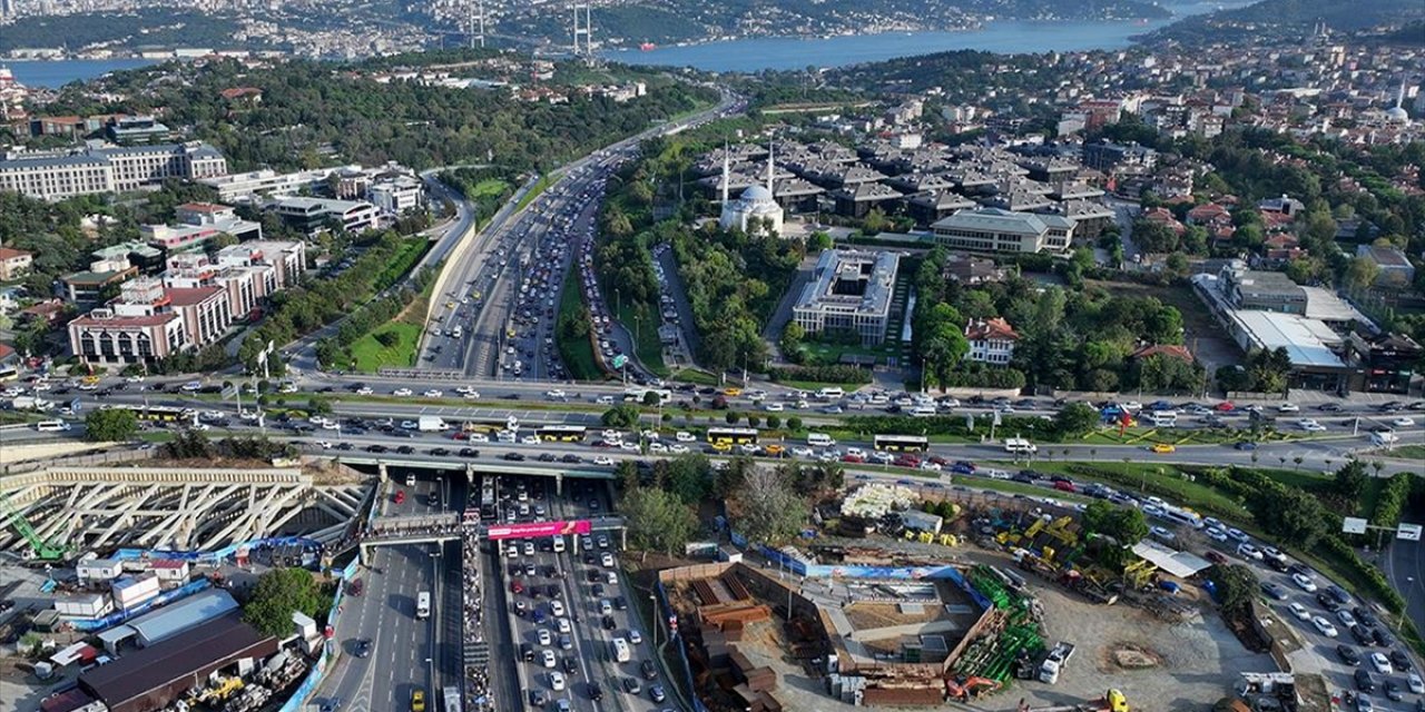 İstanbul'da Sabah Saatlerinde Trafik Yoğunluğu Yaşanıyor