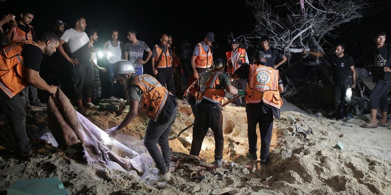 İsrail Ordusunun, Gazze'de Çadırlarına Düzenlediği Saldırıda En Az 40 Kişi Hayatını Kaybetti