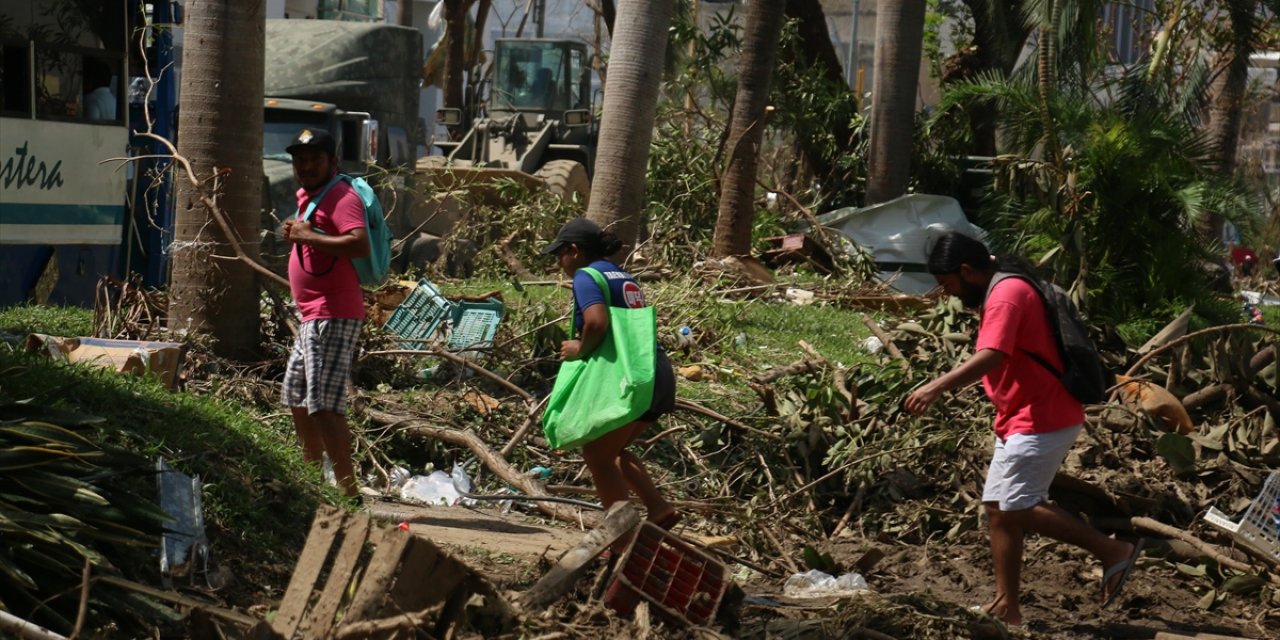 Meksika Körfezi'ni Vurması Beklenen Fracine Tropikal Fırtınası Kasırgaya Dönüştü