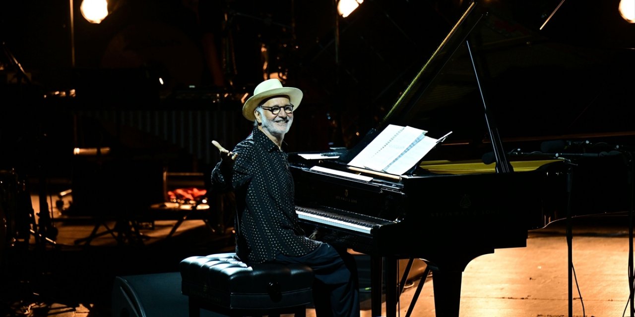 İtalyan Piyanist Ludovico Einaudi, İstanbul'da Hayranlarıyla Buluştu