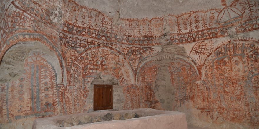 Osmanlı Uç Beyinin Türbesinden Eski Orta Asya Türk Motifleri Çıktı