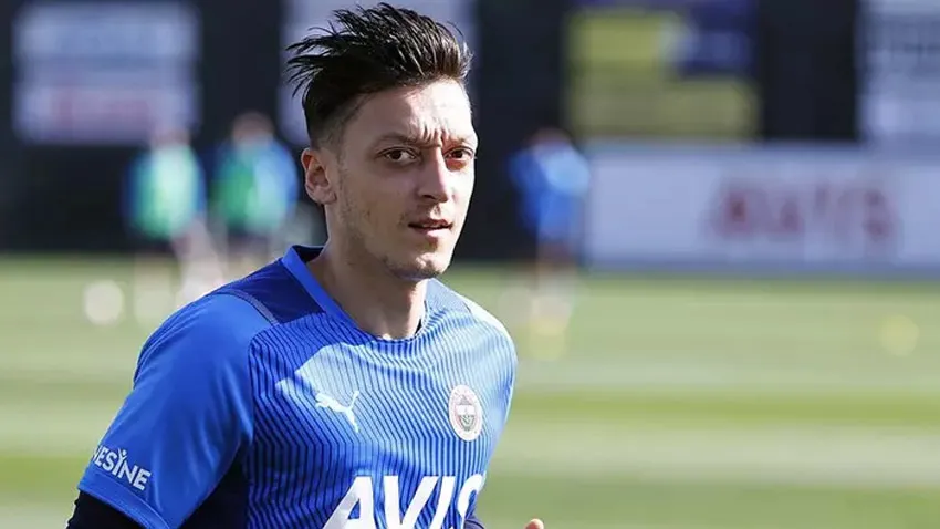 Mesut Özil, Futbol Arenasına Geri Dönüyor