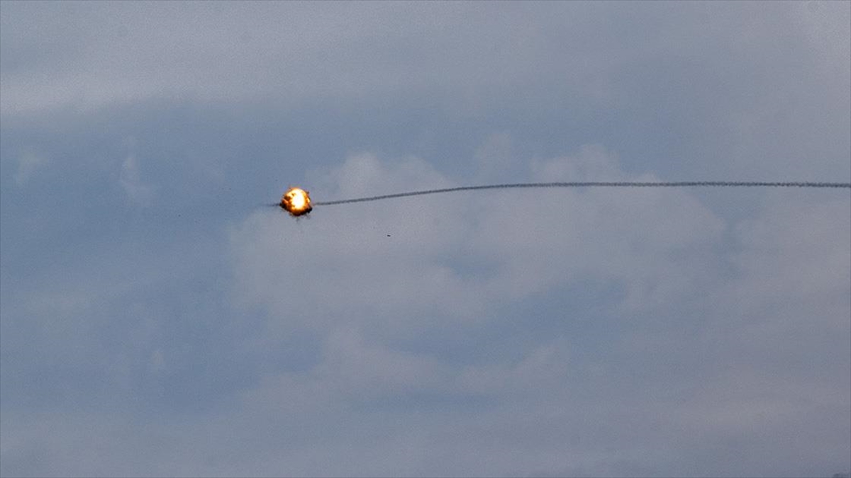 İsrail ordusu Yemen'den ülkeye balistik füze saldırısı düzenlendiğini duyurdu