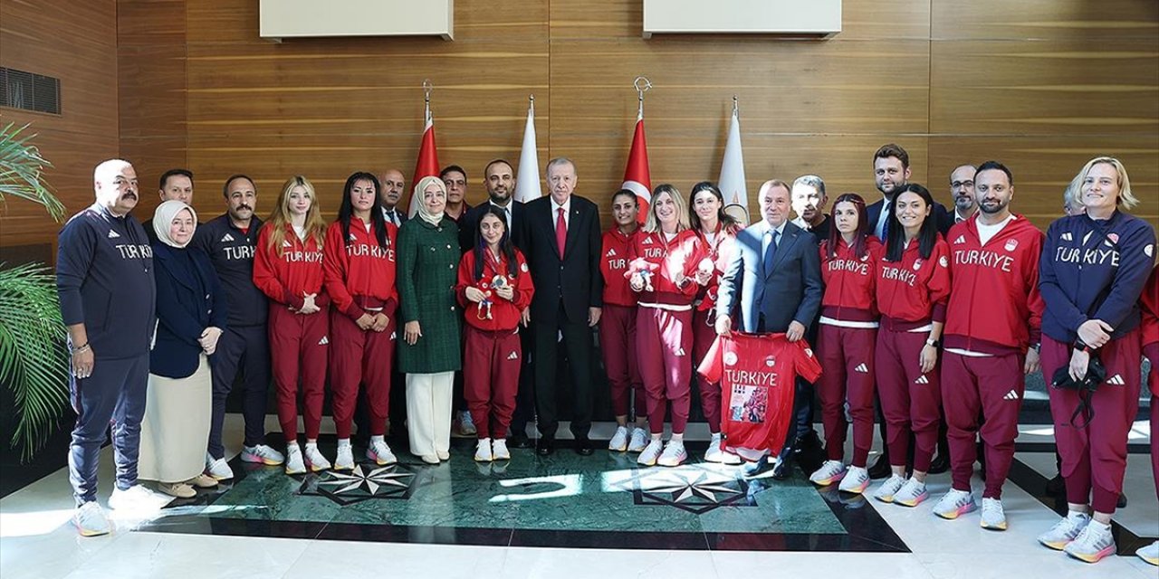 Cumhurbaşkanı Erdoğan, Türkiye Milli Paralimpik Takımı Sporcularını Kabul Etti