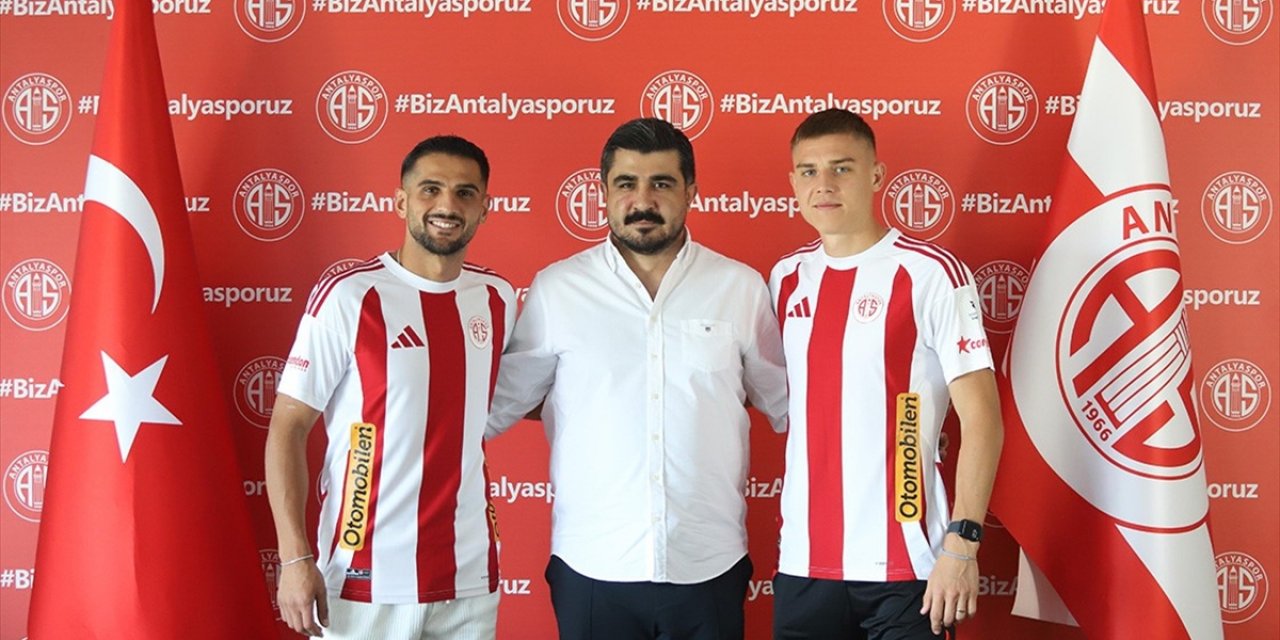 Antalyaspor, Petrusenko İle Abdurrahim Dursun İçin İmza Töreni Düzenledi