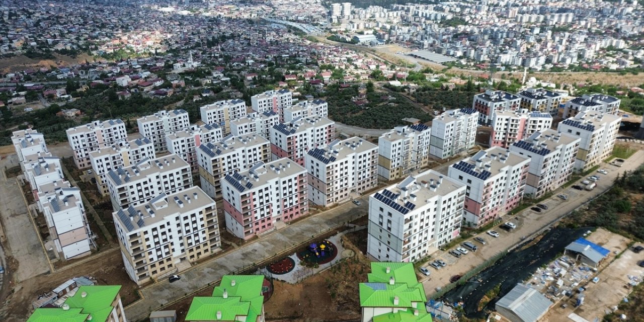 İskenderun'da 374 Konutun Anahtarı Depremzedelere Teslim Edildi