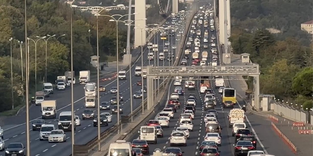 İstanbul'da Sabah Saatlerinde Trafik Yoğunluğu Arttı