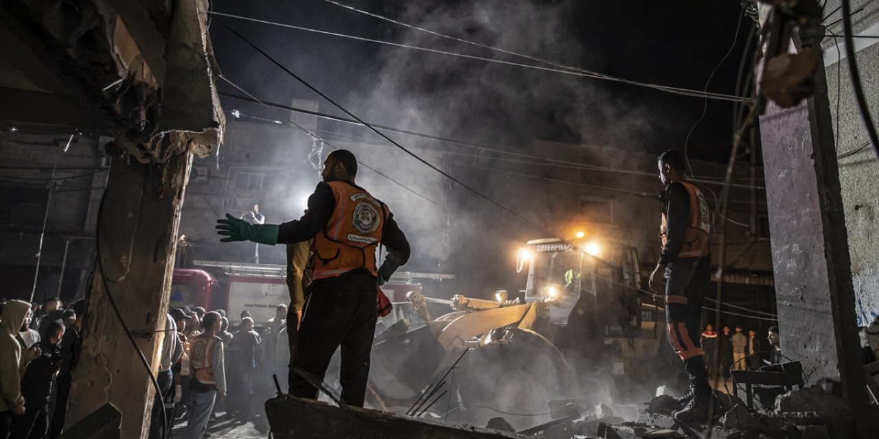 İsrail Ordusunun Gazze'de 2 Evi Bombalaması Sonucu 8 Filistinli Hayatını Kaybetti
