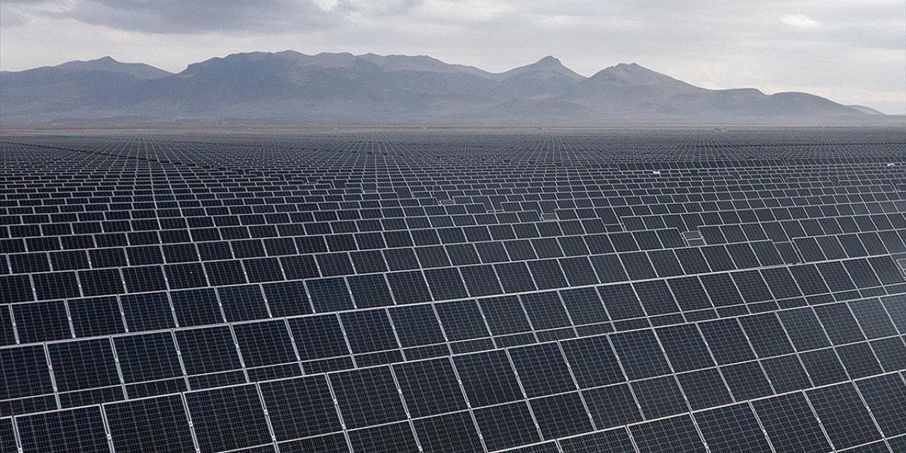 Dünyada Bu Yıl Güneş Enerjisi Kurulumlarında 593 Gigavatla Rekor Büyüme Bekleniyor