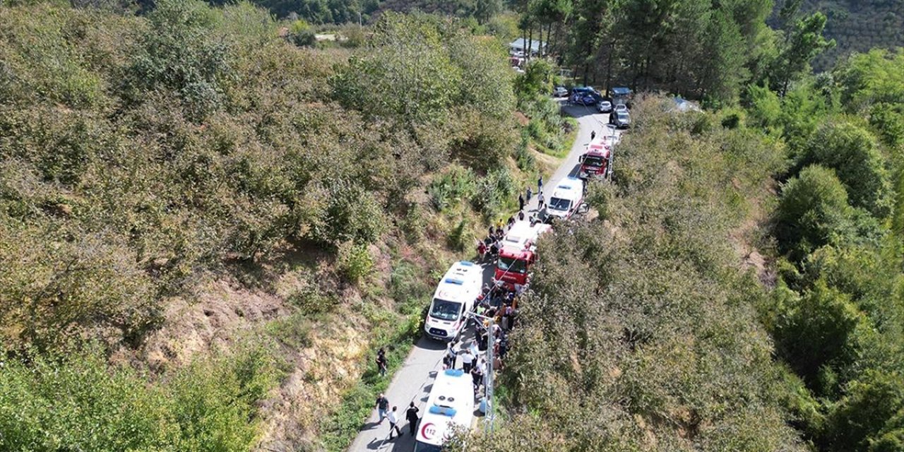 Düzce'de Şarampole Devrilen Minibüsteki 22 Tarım İşçisi Yaralandı