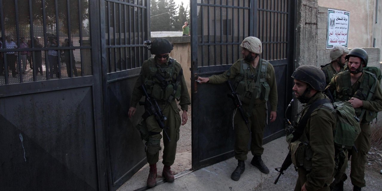 İşgal Altındaki Batı Şeria’da İsrail Askerlerince Kuşatılan İki Okuldan 1000 Öğrenci Tahliye Edildi