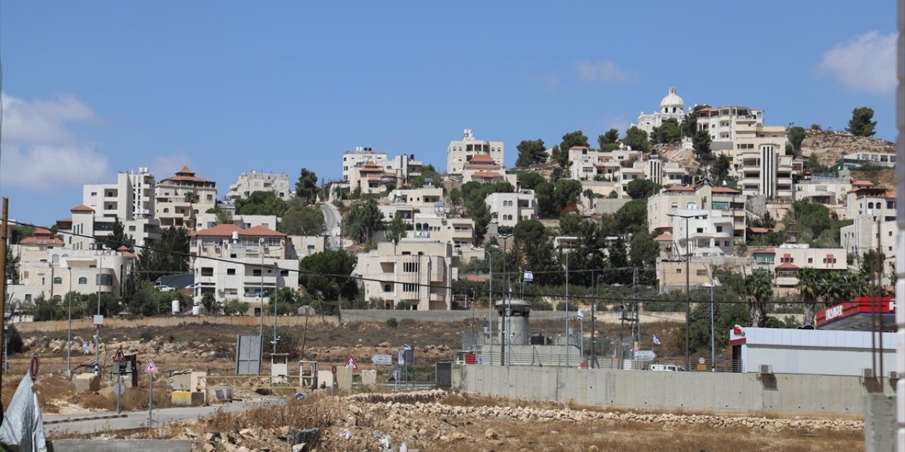 Gaspçı İsrailli Yerleşimciler, Batı Şeria'da Filistinli Köylülere Saldırarak Suya Ulaşmalarını Engelledi