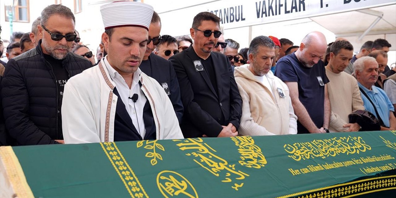 Şarkıcı Metin Arolat İçin İstanbul'da Cenaze Namazı Kılındı
