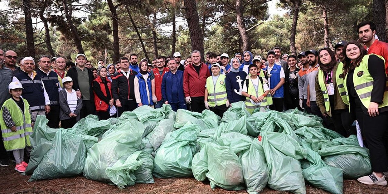 Bakan Bak, Aydos Ormanı'nda "Dünya Temizlik Günü" Etkinliğine Katıldı