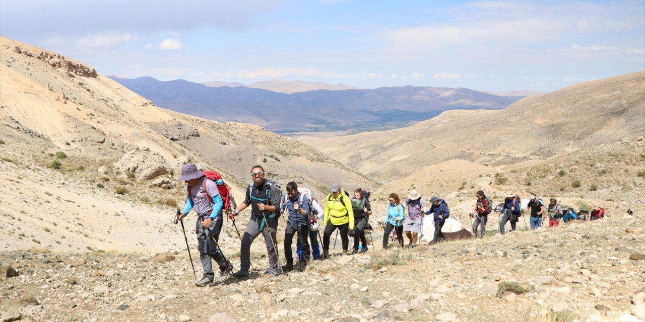 Aladağlar Onlarca Zirvesiyle Dağcıları Ağırlıyor