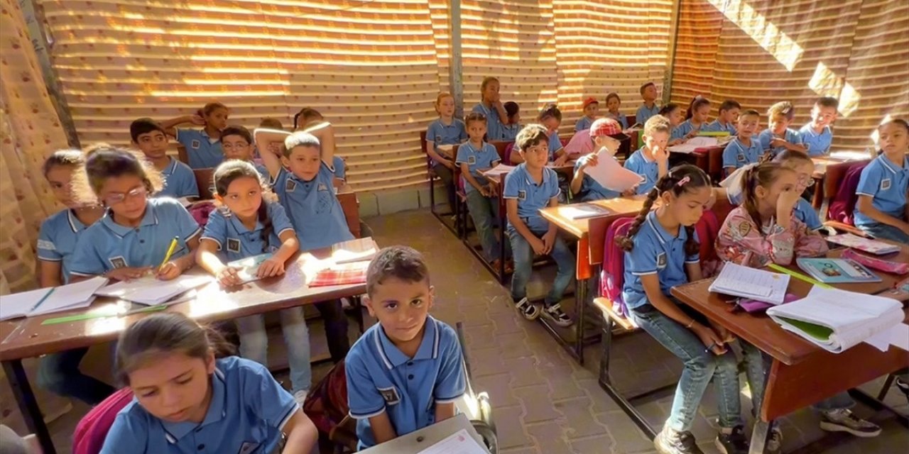 Gönüllülerin Kurduğu Eğitim Çadırları, Okulların Kapandığı Gazze’de Çocuklara Umut Oldu
