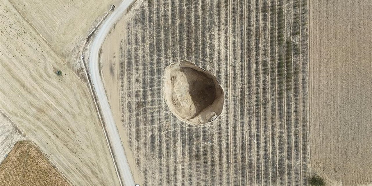 Karaman'da Oluşan Obruklar Yöre Halkını Tedirgin Ediyor