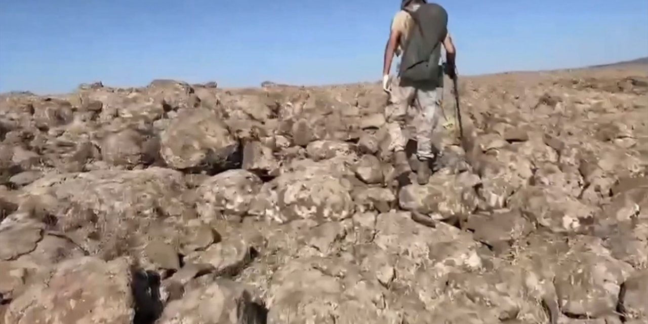 Ruhsatsız Silah Taşıyanlar ve Kaçakçılara Yönelik "Mercek-26" Operasyonlarında 2 Bin 310 Şüpheliye İşlem Yapıldı