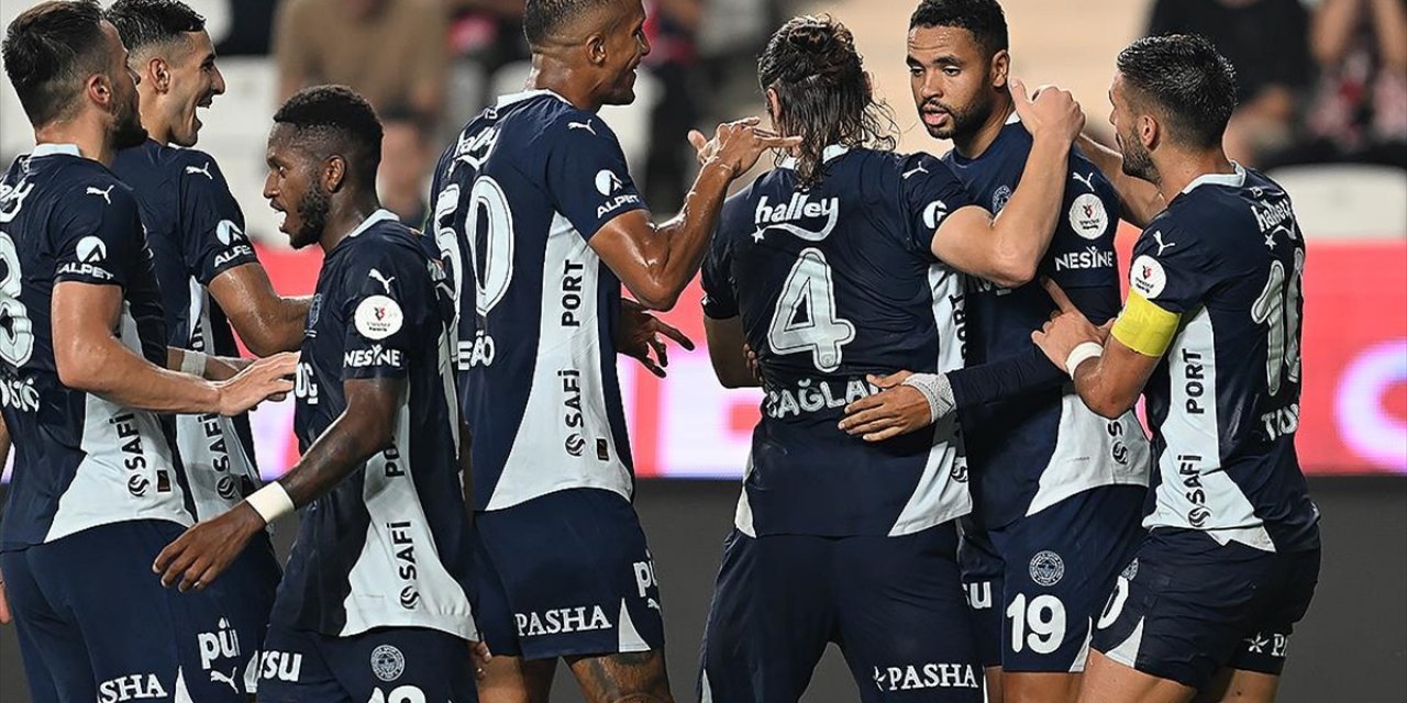 Fenerbahçe Deplasmandan 3 Puanla Döndü