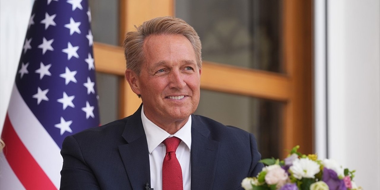 ABD'nin Eski Ankara Büyükelçisi Flake, Demokratların Adayı Harris'i Destekliyor