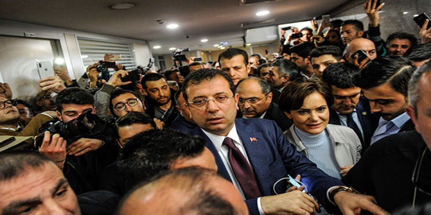 Ekrem İmamoğlu Canan Kaftancıoğlu'na Destek İçin Adliyede Kalabalık Grup Karşıladı