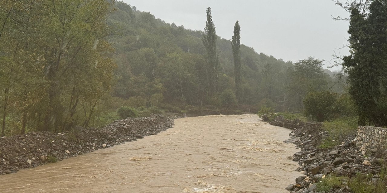 Aşırı Yağışlardan Kaynaklı Olası Afet Riskine Karşı 5 Kente Araç Ve Personel Sevk Edildi